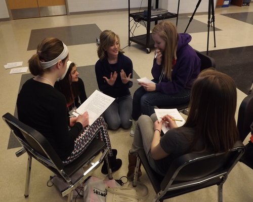WTOL-11 reporter Ali Hoxie, center, talks to Shorties U students about putting together a news story. Toledo Free Press Photo By Sarah Ottney