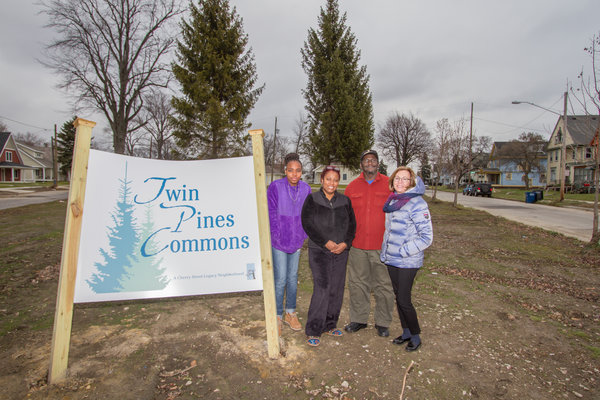 From left, Rhonda Cole, Keyah Lynch, Leo Brown and Karen Rogalski are among those working to clean up the Cherry Street neighborhood. Toledo Free Press photo by Christie Materni
